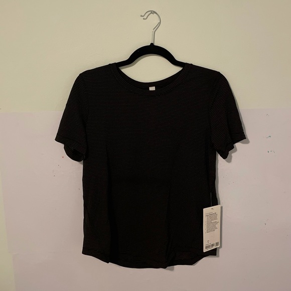 SILVERESCENT Lululemon Athletic Shirt - Picture 1 of 4